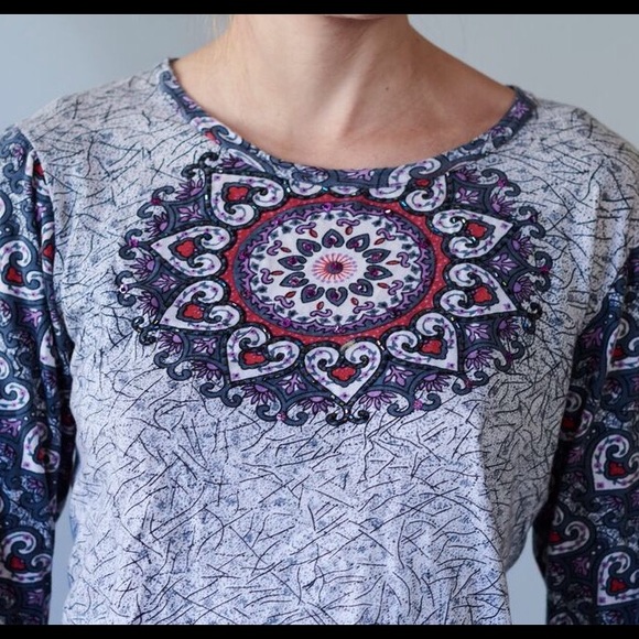 Mandala bell sleeved top - Picture 2 of 4